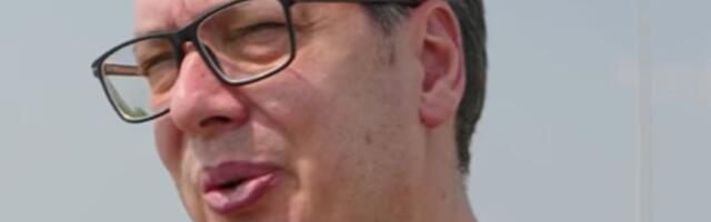 Vučić na gradilištu u crnoj majici: Sada je 45 stepeni, ali predivan je osećaj (VIDEO)