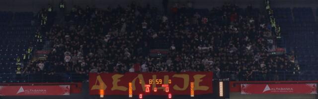 Delije ušle u Arenu i zapevale pesmu na račun Partizana i Grobara, usledili zvižduci domaćih navijača