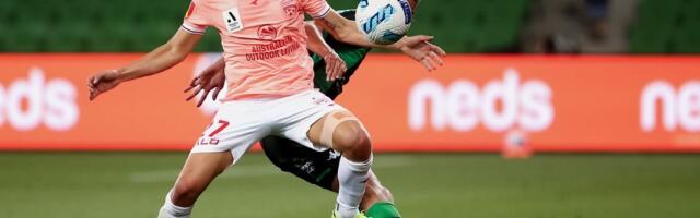 Postao prvi gej profesionalni fudbaler u istoriji, sad tvrdi da su ga zbog toga oterali iz kluba!