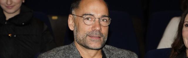 Srđan Timarov pokazao novu devojku: Stigao na premijeru sa prelepom brinetom (FOTO)