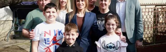 PRIMER VREDNE PORODICE KOJA GRADI SVOJU BUDUĆNOST U SVOM MESTU: Ministarka Stamenkovski posetila Đokiće iz Međurova kod Niša
