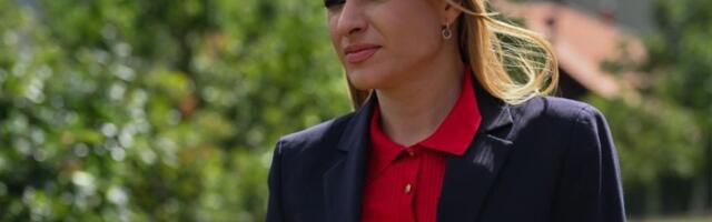 OTPOR OKUPACIJI - ODMALENA! Ministarka Stamenkovski objavila snimak iz 1999. godine, na ramenima oca Rajka protiv NATO agresije (VIDEO)