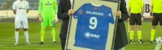 MAJSTOR NA TATU: Pogledajte šta je uradio sin Andrije Delibašića pred start meča (VIDEO)