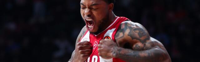 O POTEZU TAJRIKA DŽONSA BRUJI CELA GRČKA! Navijače je razbesneo jednim gestom, a sada se pojavio snimak koji sve otkriva - evo šta im je pokazao posle utakmice!