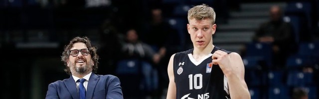 Andrea Trinkijeri vodi Ognjena Jaramaza u Bajern, Partizanu ni dinar obeštećenja