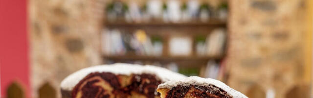 Recept koji ćete OBOŽAVATI: MRAMORNI kolač se vraća na trpeze na velika VRATA!