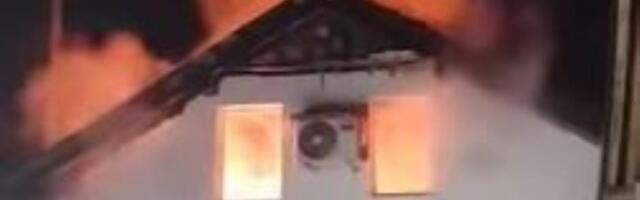 Izgorela kuća u Loznici: Žene prevezene u bolnicu (VIDEO)