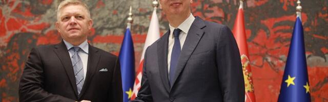 Fico i Vučić igraju istu igru: Ukrajini oružje, prijateljstvo Putinu