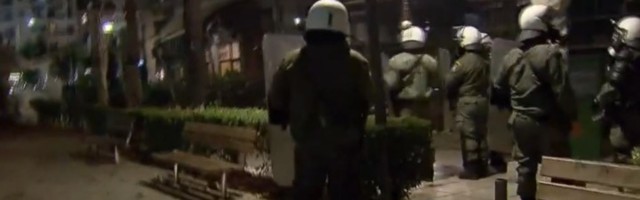 Demonstranti u Solunu gađali policiju kamenjem, protest zbog novih mera