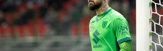 Vanja odbranio penal: Napoli nije mogao da dobije Komo