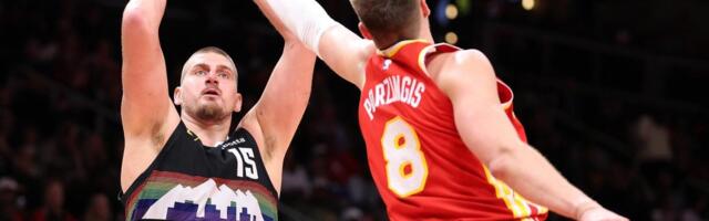 SPORO KRENUO, A ONDA - ČISTA MAGIJA! Ovako je Nikola Jokić uništio Atlantu: Pogađao odakle je hteo, delio asistencije od kojih se vrti u glavi... (VIDEO)