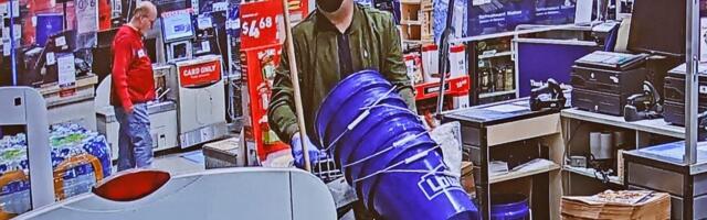 Brajan Volš snimljen sa sinom nakon Aninog nestanka: Kupuje sredstva za čišćenje i smeška se u kameru