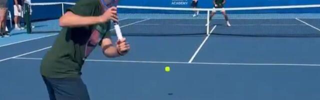 Novak ima novo lice na treningu, igrao sa teniserom koji je imao veliki skandal na početku karijere!