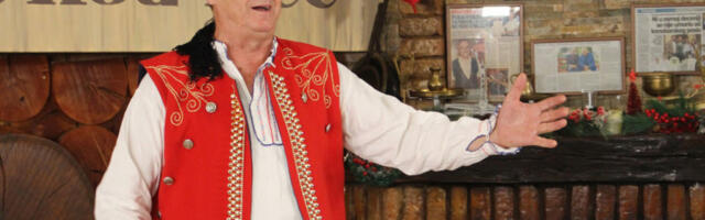 Се­ло чу­ва­ра тра­ди­ци­је гла­моч­ког кра­ја жи­ви у пе­сми