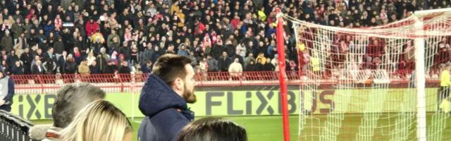 Mirko Ivanić ne može da nastupi za Zvezdu, ali bukvalno iz prvog reda navija za crveno-bele protiv Lila