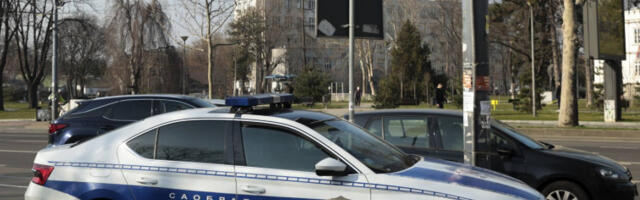 Код Сурчина заустављен мушкарац који је возио скоро 250 километара на час