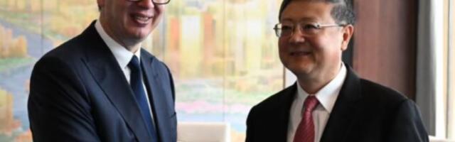 VUČIĆ SE SASTAO SA ČENOM ĐININGOM U ŠANGAJU: Uvek je dobro razgovarati sa ljudima koji imaju viziju budućnosti i razumeju koliko su znanje i rad važni!