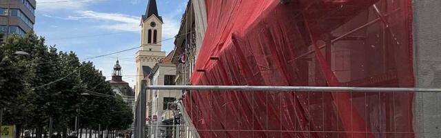 FOTO: Nema više skela – pogledajte kako izgleda obnovljena zgrada u glavnoj ulici