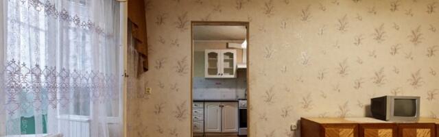 7 godina nije znao da NE ŽIVI SAM u kući! Slučajno našao TAJNA vrata, a onda...