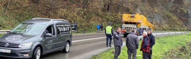 Izvučena oba tela: Pogrebno stiglo u Međuvršje (VIDEO)