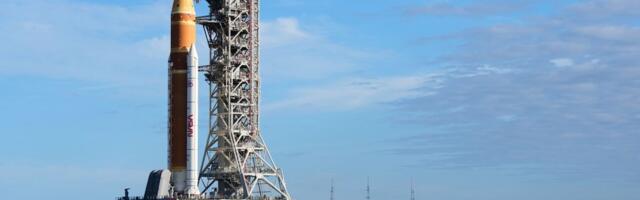 Raketa za put do Meseca postavljena na lansirnu rampu