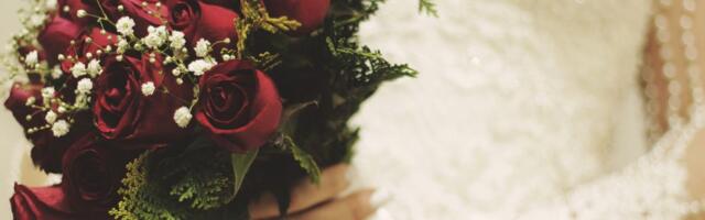 Mladenci sa suzama u očima, cela crkva svetog Ilije peva u glas: Snimak sa venčanja u Bosni raznežio region