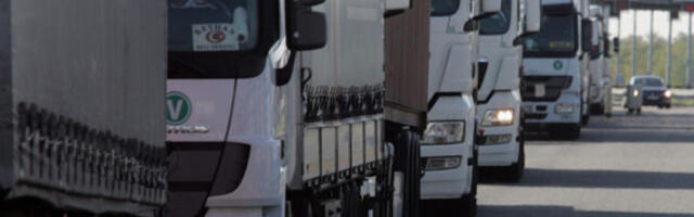 Теретна возила на граничном прелазу Шид чекају три сата на излаз