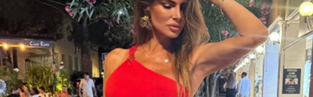 BIVŠA ŽENA DUŠKA ŠARIĆA ZAPALILA MREŽE Oglasila se iz Sen Tropea, pokazala kako se provodi: Njen izgled mami uzdahe: Vatreno crvena haljina i dubok šlic (FOTO)
