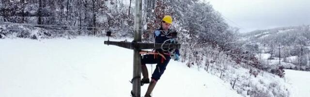 Због хаварија изазваних влажним снегом још 1.000 људи без струје у Златиборском округу