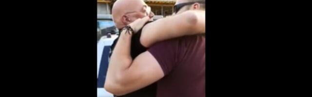 Muškarac napao policajca tokom blokade u NS (VIDEO)