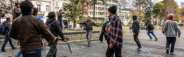 Dramatičan snimak masovne tuče na Badnje veče u regionu, jednu osobu pretukli nasmrt: Među napadačima i dečak