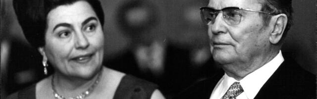 "ONA JE BILA BOLESNO LJUBOMORNA" Stari snimak OGOLIO RAZLAZ Tita i Jovanke: "JEDNOM JE VIDELA DA RAZGOVARA SA..."