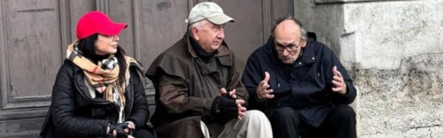 Blokadersk šljam ispred Rektora: Studentkinja mrtva, oni protestuju protiv istine (FOTO)