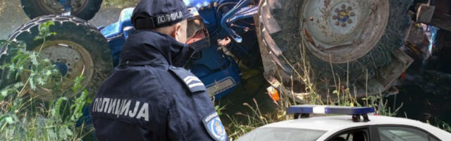 POGINUO TRAKTORISTA KOD KURŠUMLIJE! Prevrnuo se na šumskom putu, meštani ga pronašli!