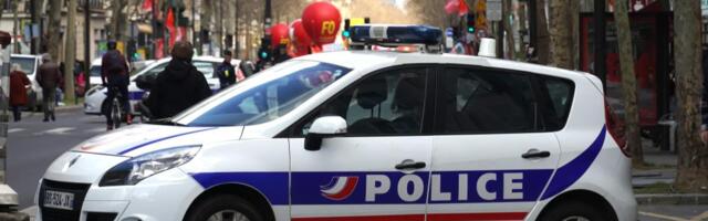 MUŠKARAC IZVADIO NOŽ, PA KRENUO DA UBADA LJUDE, RANIO I POLICAJCA: Jeziva scena u Francuskoj, policija upucala napadača
