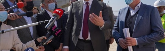 DA BUBKA NIJE SEBI ZADAVAO VISOKE CILJEVE, NE BI PRESKAKAO NI NAJMANJE VISINE! Ministar se požalio Vučiću na kratke rokove, ovaj ga počastio mudrošću! /VIDEO/