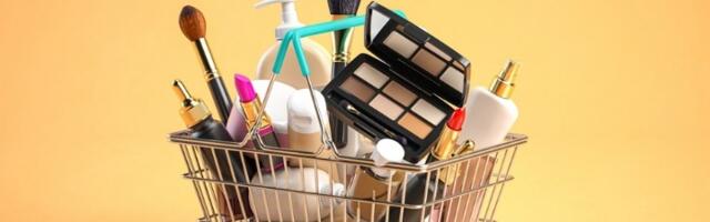 Zbog ove 2 GREŠKE prilikom šminkanja sve žene IZGLEDAJU STARIJE (VIDEO)