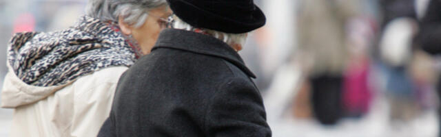 Према старијим женама се често понашамо као да су невидљиве