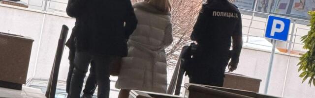 IZ UGLA KOMŠIJA: Evo šta se odbilo na Novom Beogradu kada su IZVRŠITELJI pokucali na vrata Čede Jovanovića i Aleksandra Kosa, DETALJI ŠOKIRALI! (FOTO)