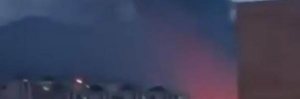 SNAŽNA EKSPLOZIJA POTRESLA TEHERAN: Gori skladište municije, crni dim prekrio grad (VIDEO)