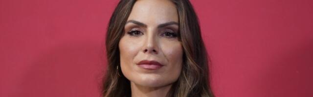 Nina Seničar pokazala moćno telo u bikiniju: Glumica grmi na plaži, gore mreže