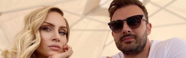 JELENA POKAZALA DARIA: Plavokosa glumica uživa sa dečkom u grčkom mestu Vuljagmeni