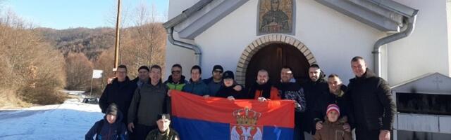 Tradicija se u Prokuplju poštuje: Svi pohrilili po badnjake, među njima i DECA