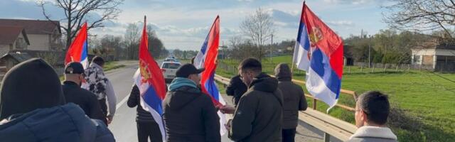 TROBOJKE NE ISPUŠTAJU IZ RUKU: Srbi sa Kosova i Metohije odlučni da stignu na skup na koji je pozvao Vučić (VIDEO)