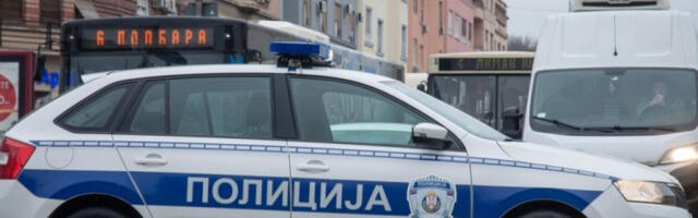 JEZIVI DETALJI OBRAČUNA U RAKOVICI! Učenik seo na motor, prišao mu tinejdžer i zabadao mu nož u leđa!