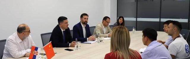 Gradonačelnik Niša sa direktorom NSZ-a obilazi kompanije i traže rešenje za otpuštene radnike