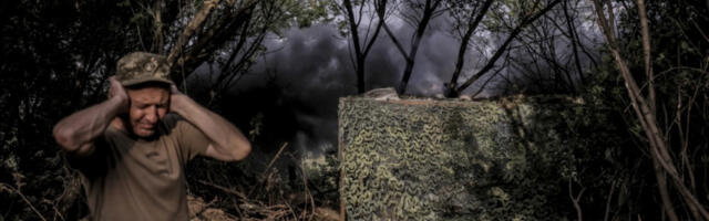 "KOMANDA NAS PUSTILA NA KLANJE" Snimak predaje ukrajinske jedinice, spustili oružje i podigli ruke (VIDEO)