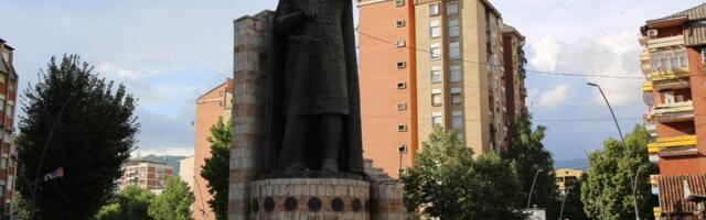 Skandal na KiM! Albanci presreli automobil sa srpskim tablicama: Usledio šokantan potez (VIDEO)