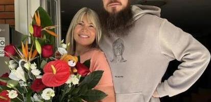 PRVO OGLAŠAVANJE DANIJELA JOVANOVIĆA ISPRED DOMA NA BEŽANIJSKOJ KOSI! Evo šta je Suzanin sin poručio nakon rođenja ćerke