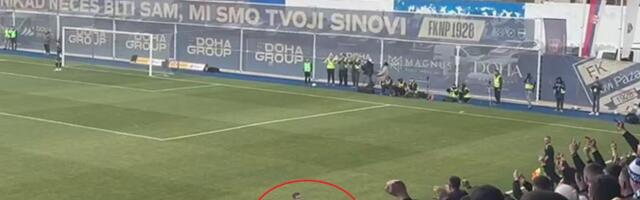 Delije dozivale Lalatovića, tražili od njega da se prekrsti, on se okrenuo ka navijačima Pazara i ovo uradio